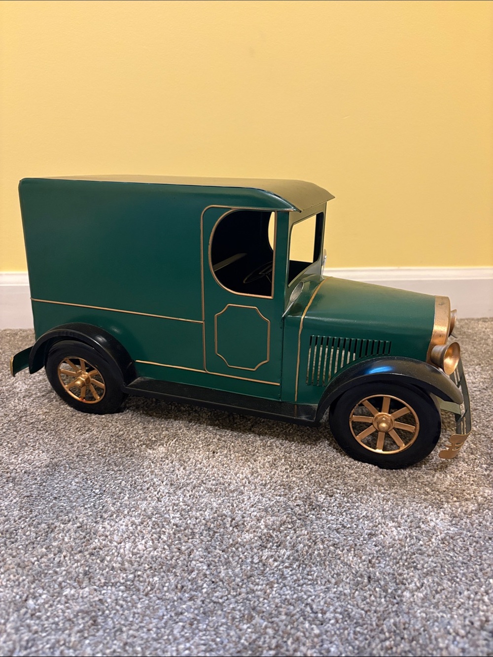 Green Vintage-Style Delivery Van - House Decor